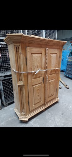 Antiker bauernschrank aus holz - bauernschrank,