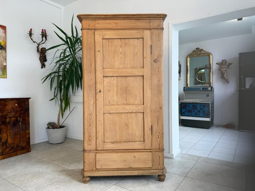 Bäuerlicher kleiderschrank - bäuerlicher,
